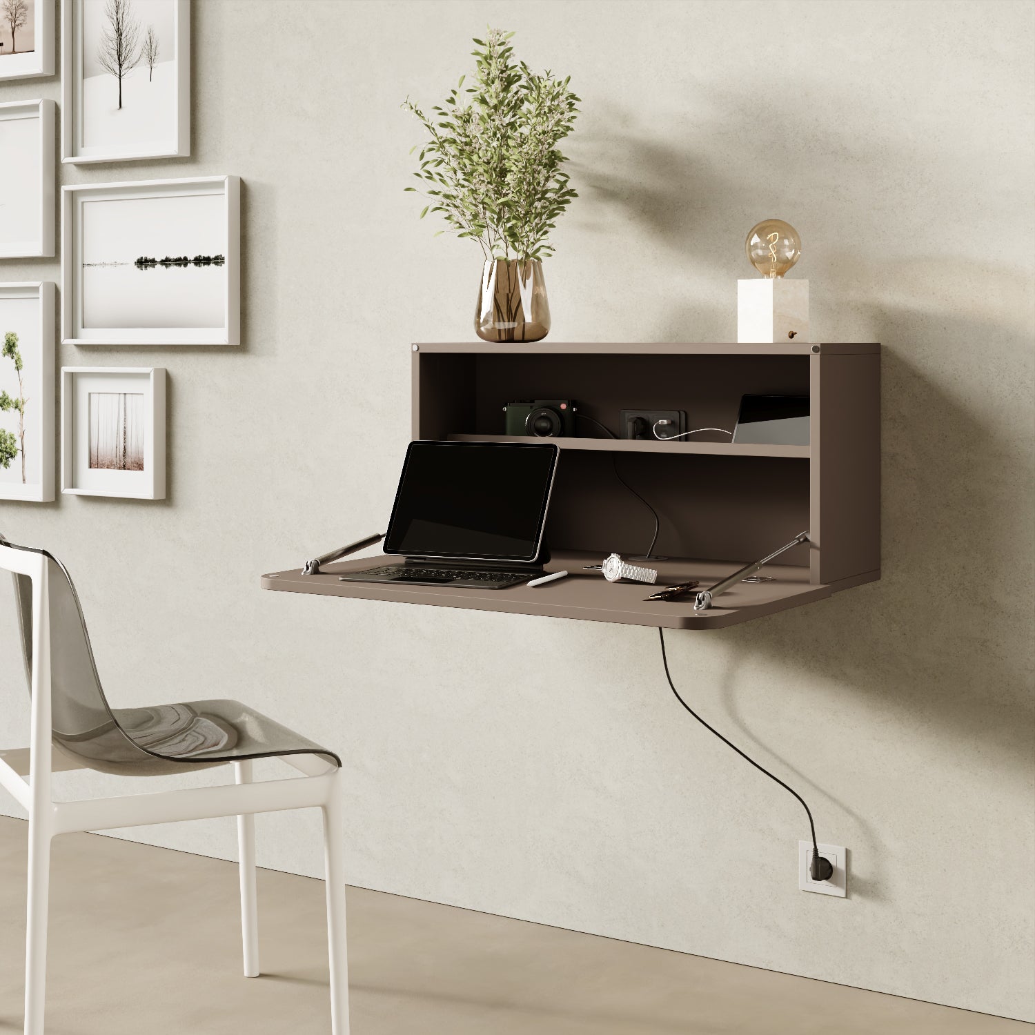 Scrittoio Segno cappuccino elettrificato aperto in home office, scrivania a muro salvaspazio