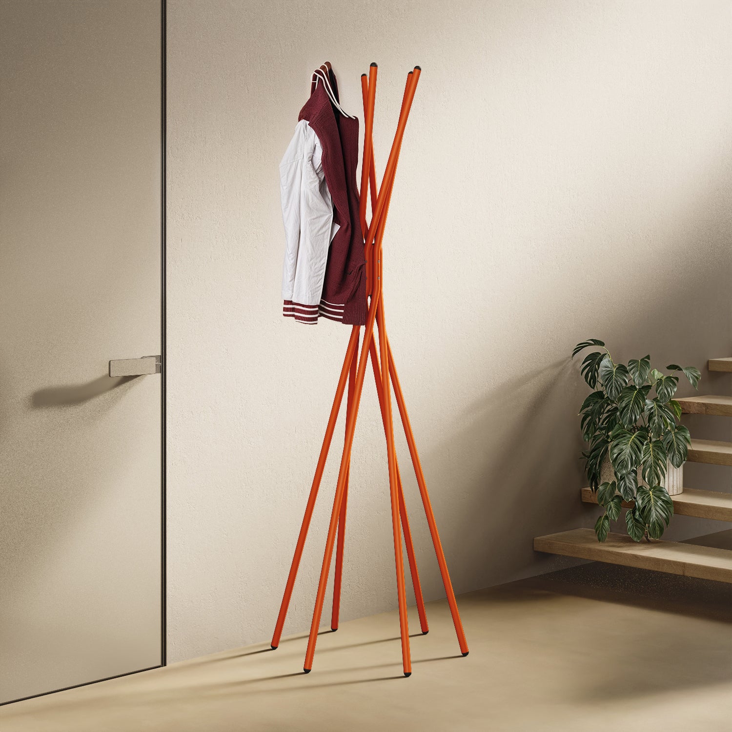Appendiabiti a terra Tree arancione in ambiente d'ingresso — appendiabiti di design per cappotti, giacche, borse e cappelli