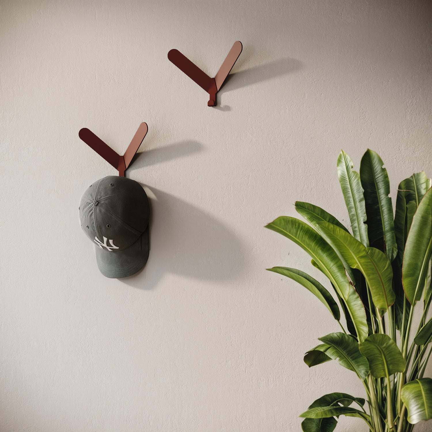 Appendiabiti Praga rosso installato in ingresso, stile moderno scandinavo