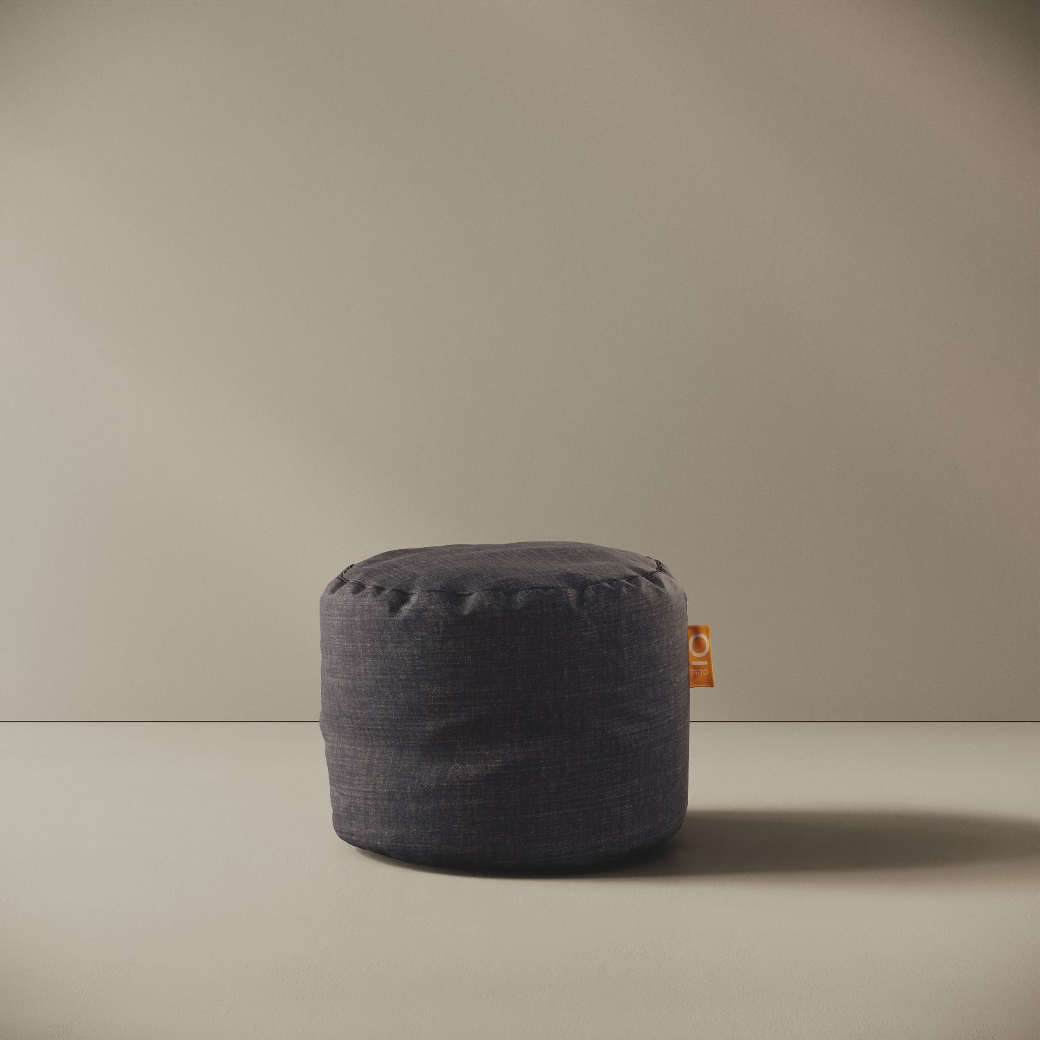 Pouf Adapto jeans, vista frontale — rivestimento in denim resistente, fatto a mano in Italia