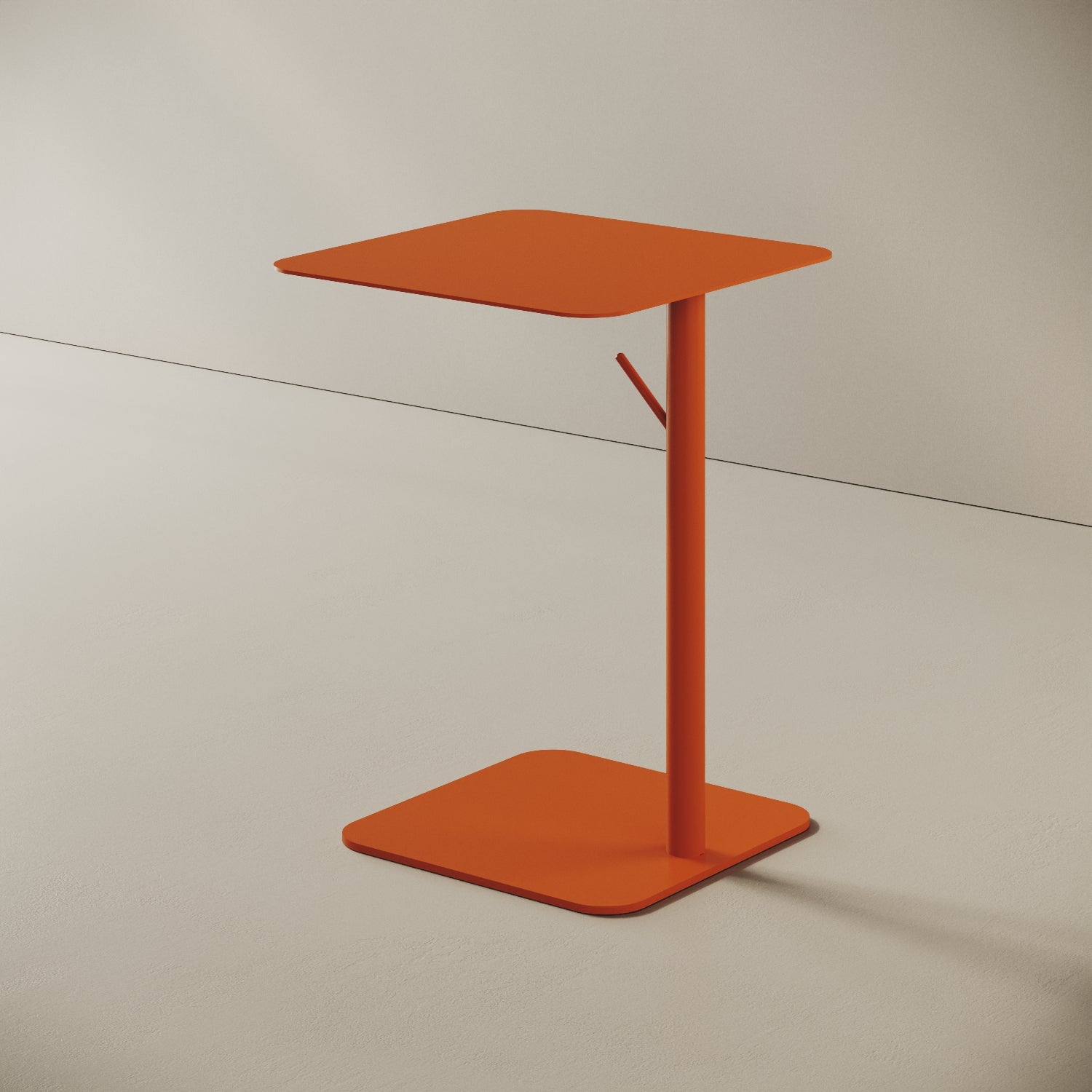 Tavolino Italia quadrato arancione, vista laterale — dettaglio gambe in metallo e base Ø 38 cm