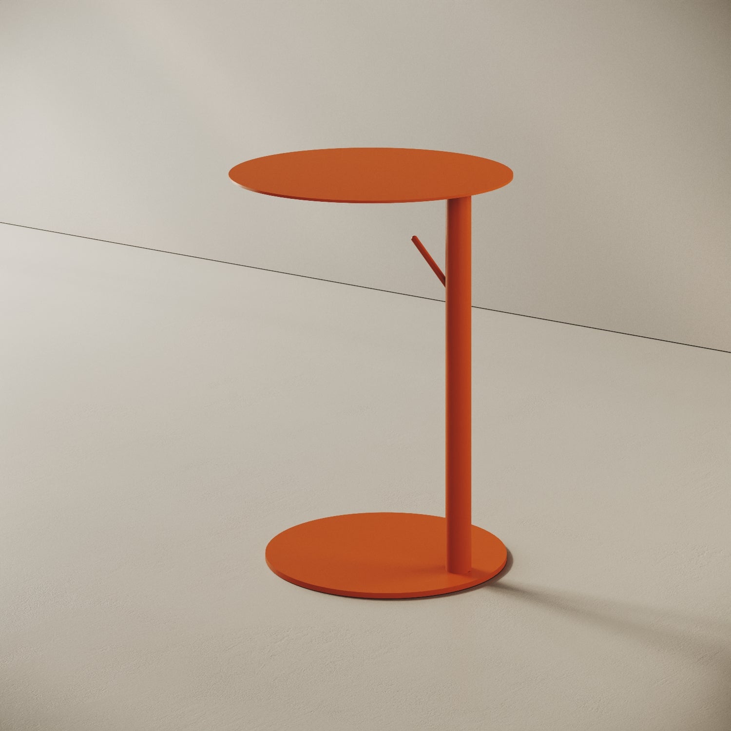 Tavolino Italia rotondo arancione, vista laterale — dettaglio gambe in metallo e base Ø 38 cm