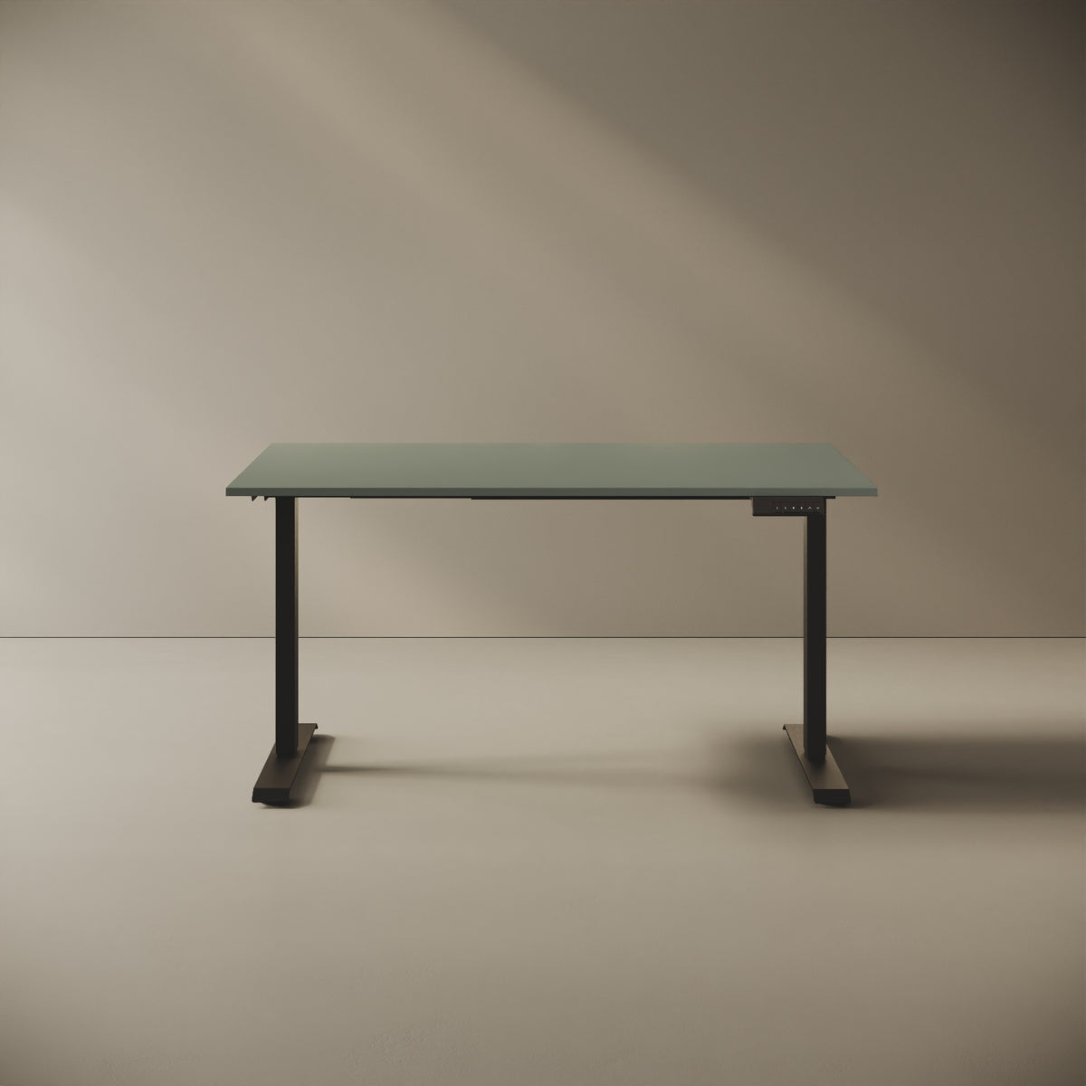 Scrivania Elevabile Up verde 140cm, vista frontale — piano in legno nobilitato 140x80 cm, struttura metallica con motore elettrico