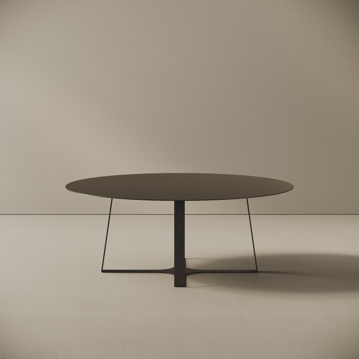 Tavolino da caffè Japan nero L, vista frontale – struttura in ferro verniciato a polvere epossidica, piano Ø80 cm, base Ø55 cm, h 30 cm