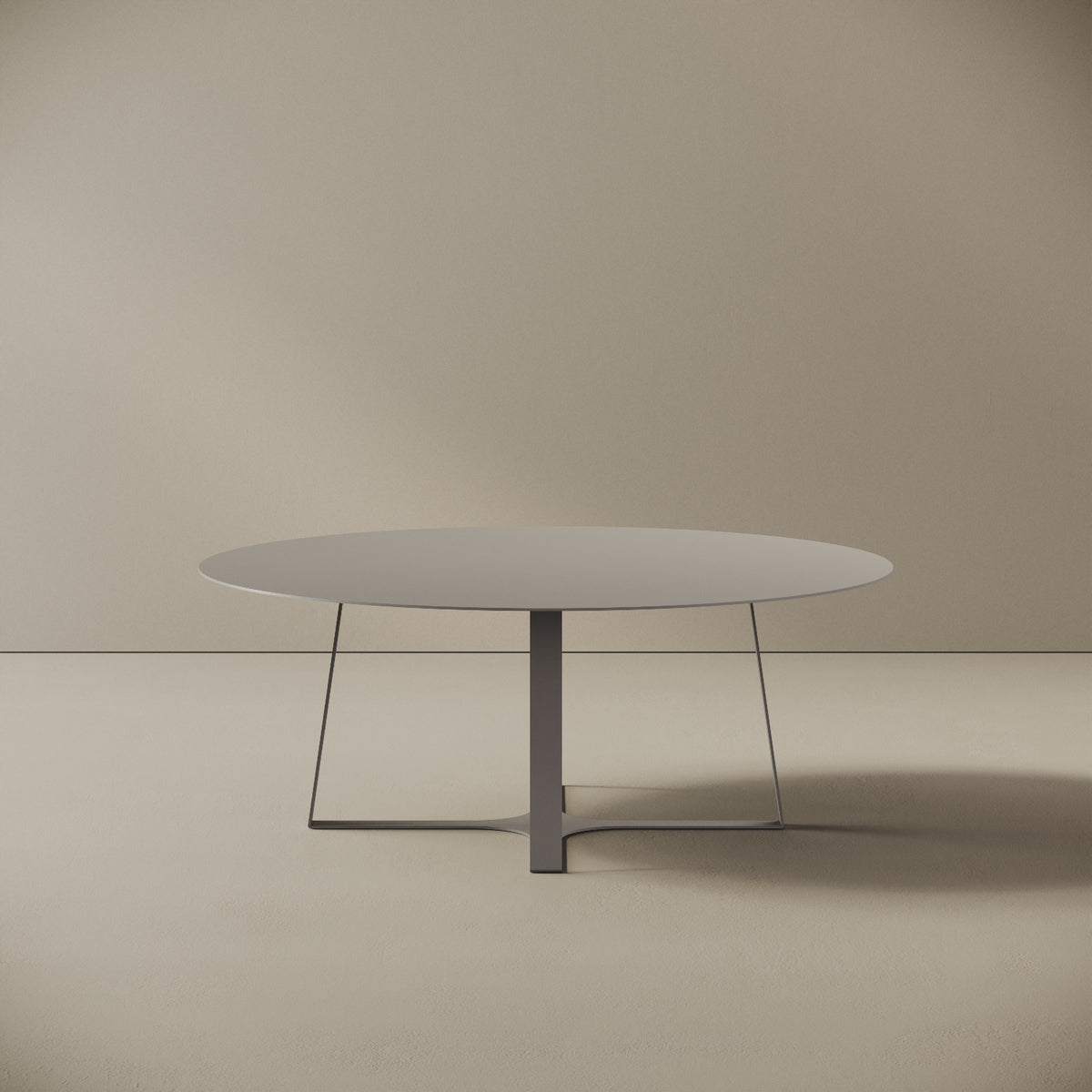 Tavolino da caffè Japan grigio L, vista frontale – struttura in ferro verniciato a polvere epossidica, piano Ø80 cm, base Ø55 cm, h 30 cm