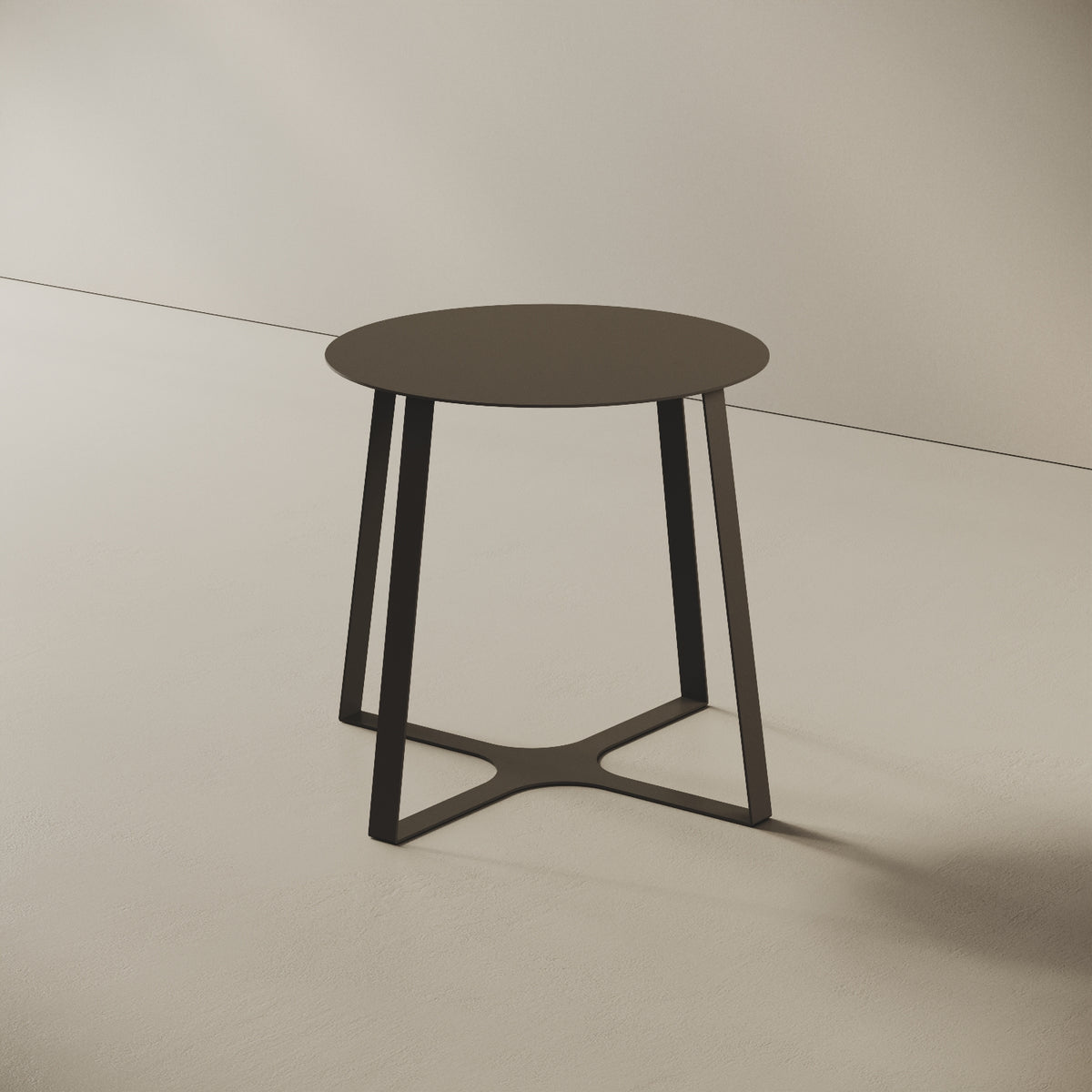 Tavolino da caffè Japan nero S, vista laterale – struttura geometrica in ferro verniciato nero