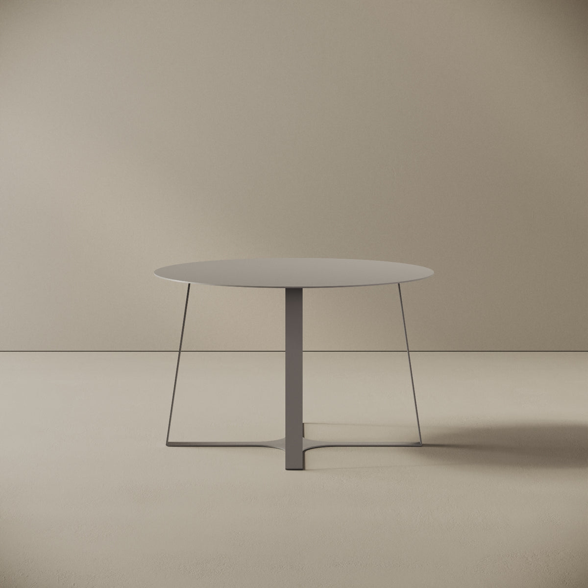 Tavolino da caffè Japan grigio M, vista frontale – struttura in ferro verniciato a polvere epossidica, piano Ø60 cm, base Ø55 cm, h 37 cm