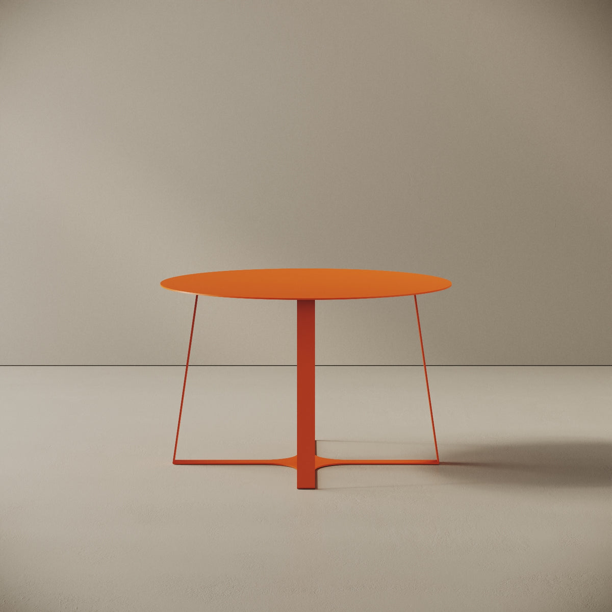 Tavolino da caffè Japan arancione M, vista frontale – struttura in ferro verniciato a polvere epossidica, piano Ø60 cm, base Ø55 cm, h 37 cm