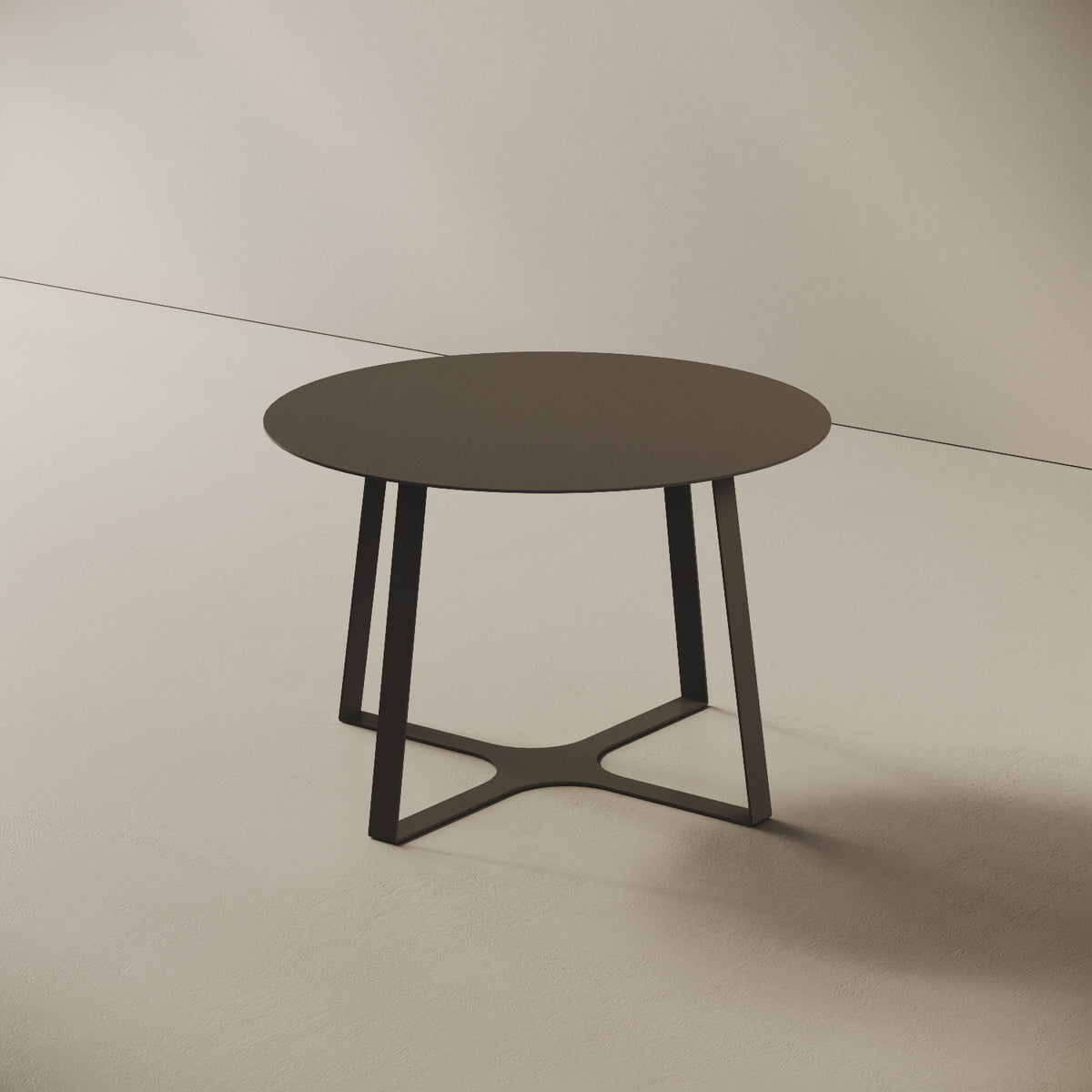 Tavolino da caffè Japan nero M, vista laterale – struttura geometrica in ferro verniciato nero