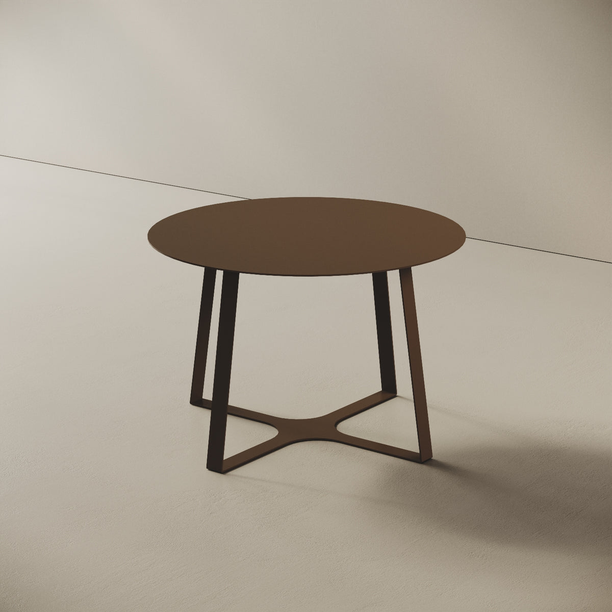 Tavolino da caffè Japan tabacco M, vista laterale – struttura geometrica in ferro verniciato tabacco