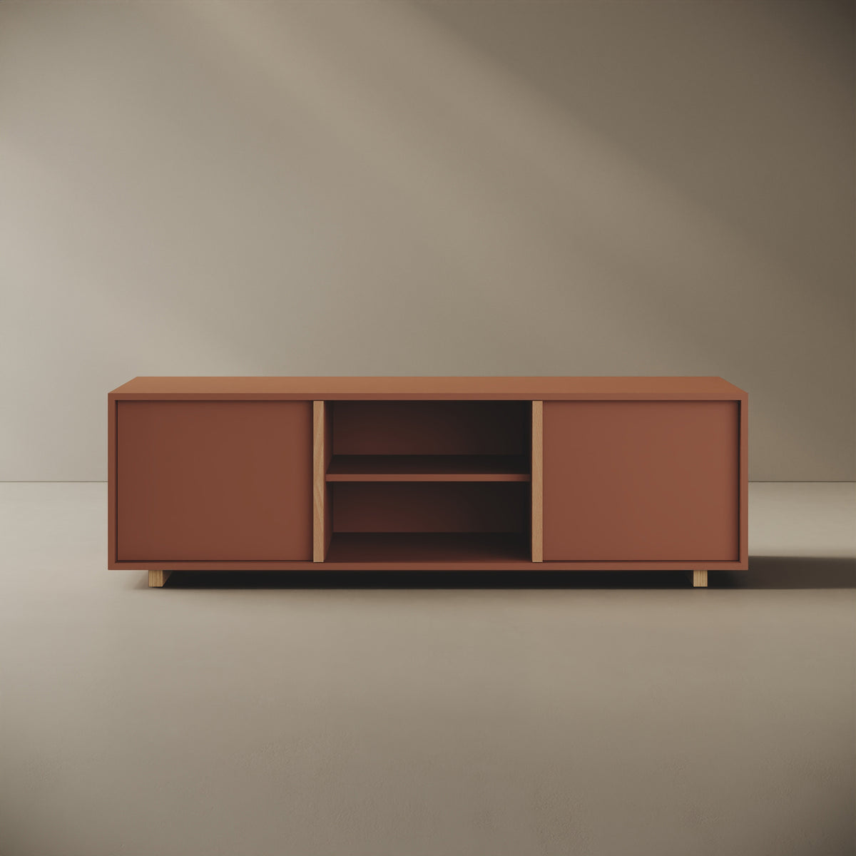 Mobile TV ILE red curry taglia L, vista frontale — legno nobilitato bordato con tagli a 45°, maniglia a filo in faggio naturale, 160×45×50 cm, design Mario Alessiani