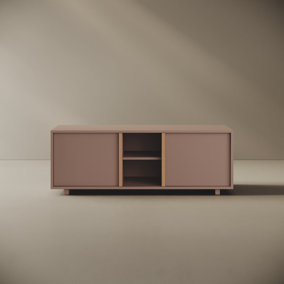 Mobile TV ILE cipria taglia M, vista frontale — legno nobilitato bordato con tagli a 45°, maniglia a filo in faggio naturale, 140×45×50 cm, design Mario Alessiani