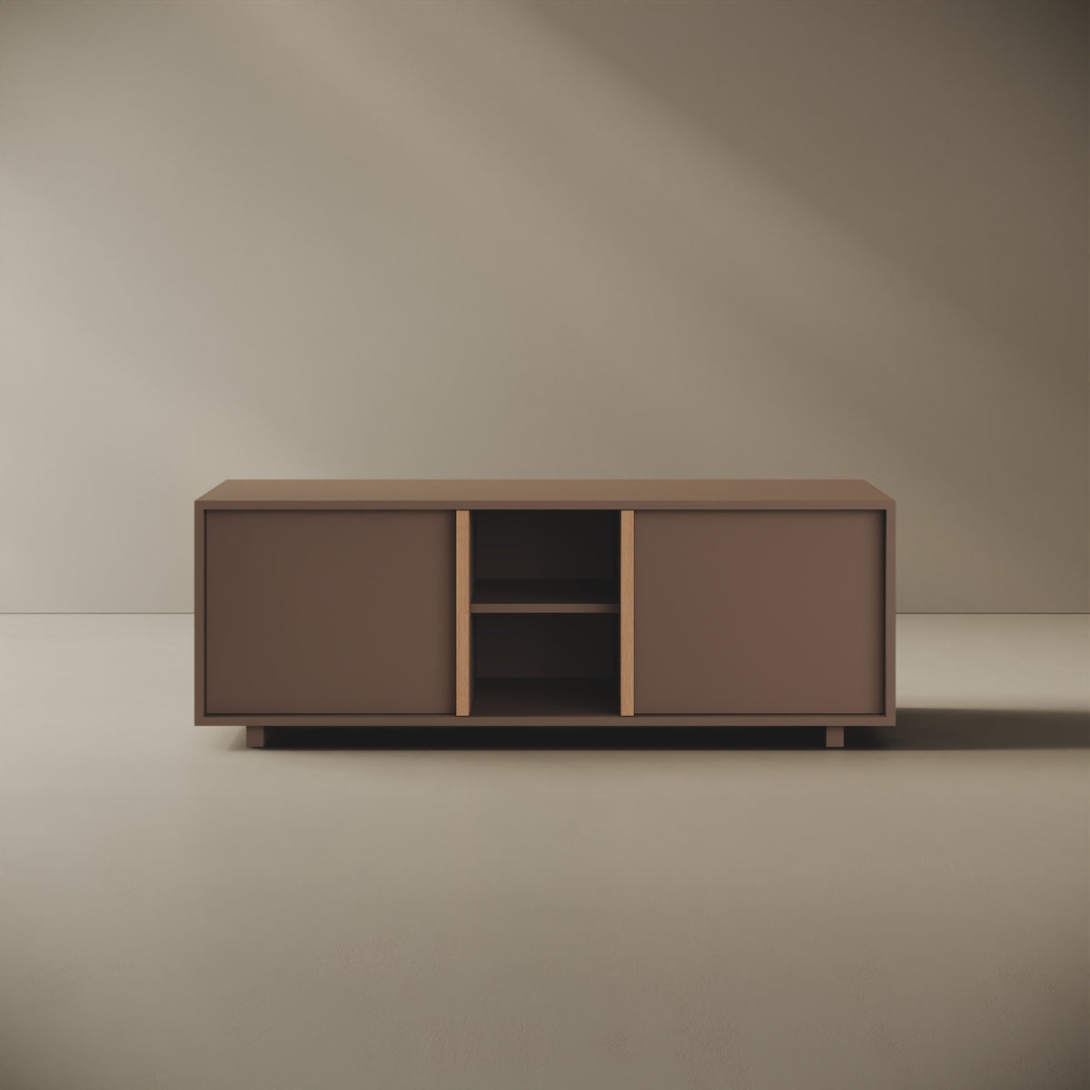 Mobile TV ILE cappuccino taglia M, vista frontale — legno nobilitato bordato con tagli a 45°, maniglia a filo in faggio naturale, 140×45×50 cm, design Mario Alessiani