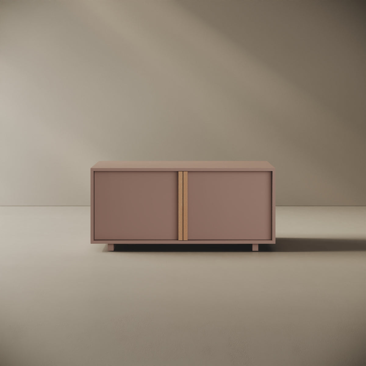 Mobile TV ILE cipria taglia S, vista frontale — legno nobilitato bordato con tagli a 45°, maniglia a filo in faggio naturale, 110×45×50 cm, design Mario Alessiani