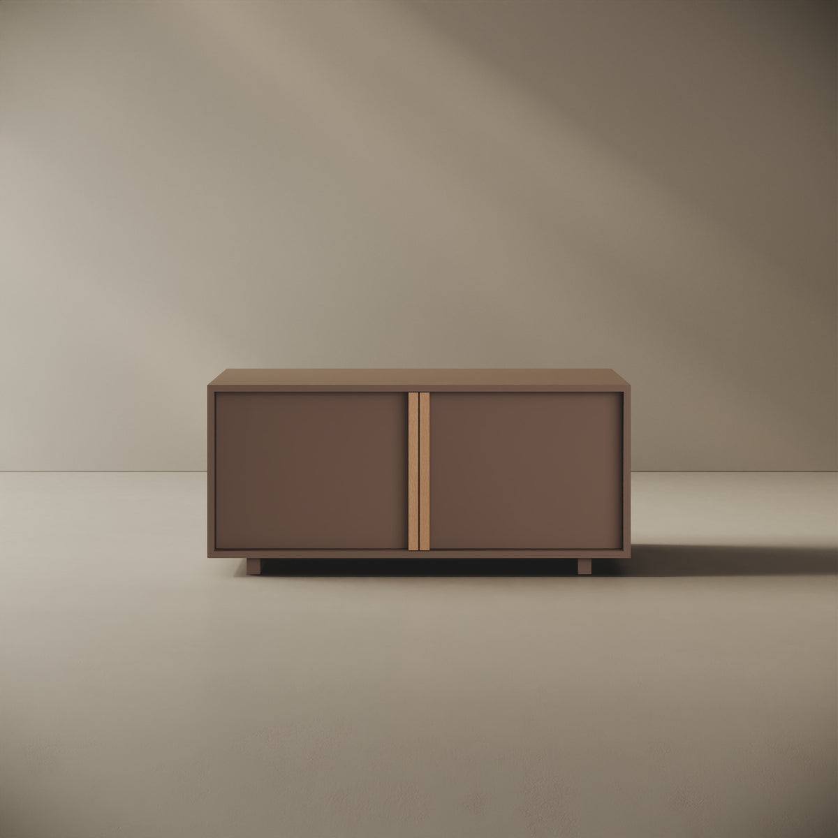 Mobile TV ILE cappuccino taglia S, vista frontale — legno nobilitato bordato con tagli a 45°, maniglia a filo in faggio naturale, 110×45×50 cm, design Mario Alessiani