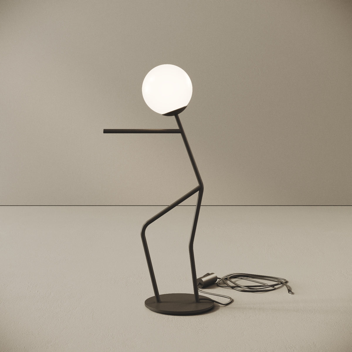 OMINO lampada da tavolo nero finitura Push, vista frontale — ottone verniciato nero opaco, sfera in vetro opalino, luce diffusa calda, design Kevin Chu