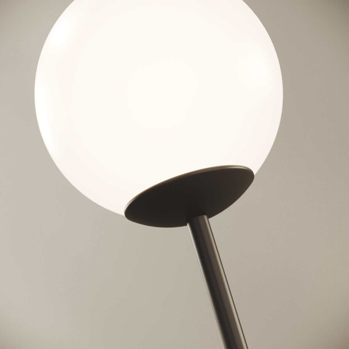 OMINO lampada da tavolo nero finitura Think, dettaglio della base in ottone verniciato nero opaco e del profilo curvilineo
