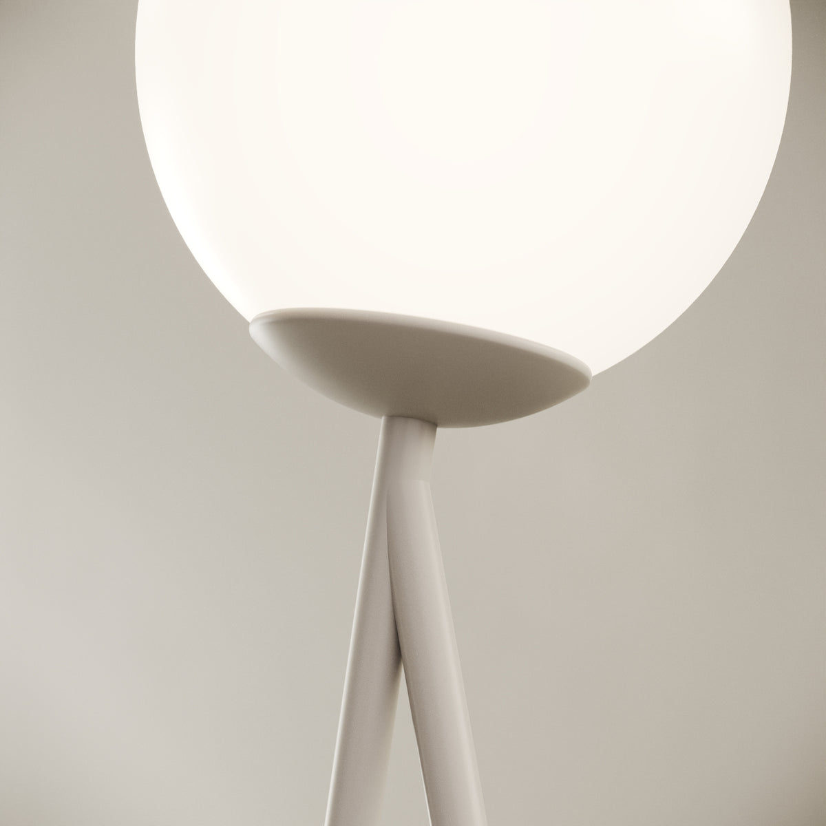 OMINO lampada da tavolo bianco finitura Seat, dettaglio della base in ottone verniciato bianco e del profilo curvilineo
