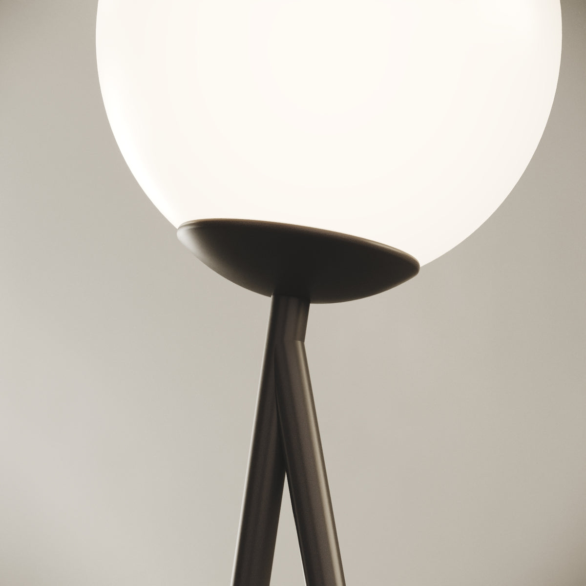OMINO lampada da tavolo nero finitura Seat, dettaglio della base in ottone verniciato nero opaco e del profilo curvilineo