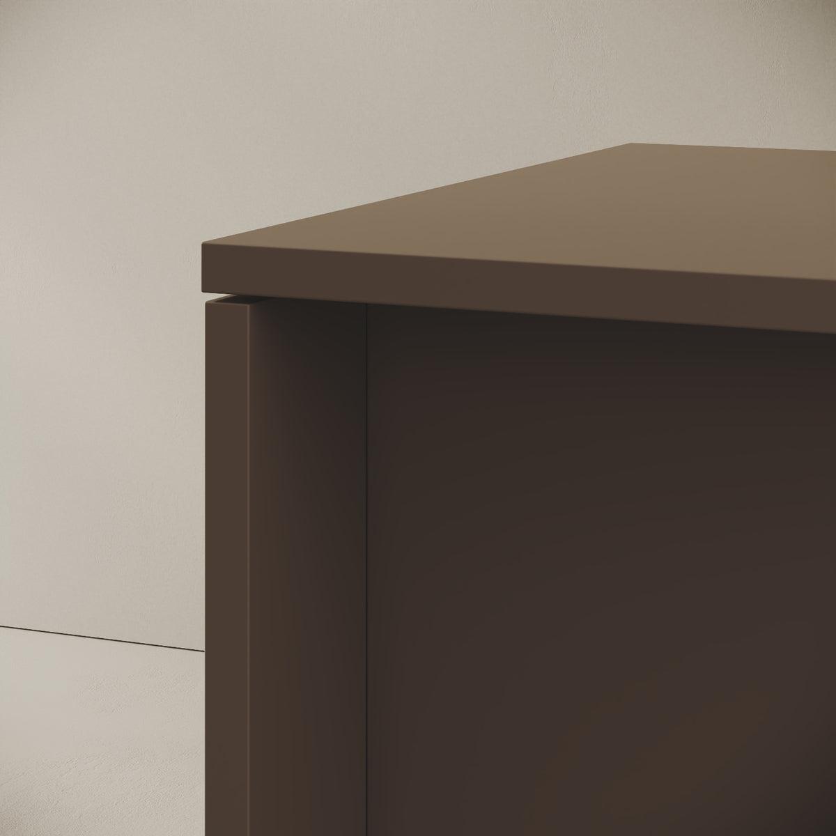 Scrivania OXI cappuccino 140x80 cm, dettaglio del bordo ABS e della finitura in legno nobilitato del piano 25 mm