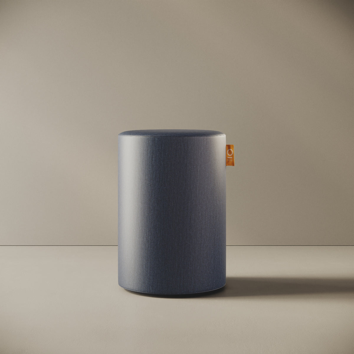 Pouf Comodo brooklyn taglia M Ø 47 × H 70 cm, vista frontale — rivestimento in denim robusto
