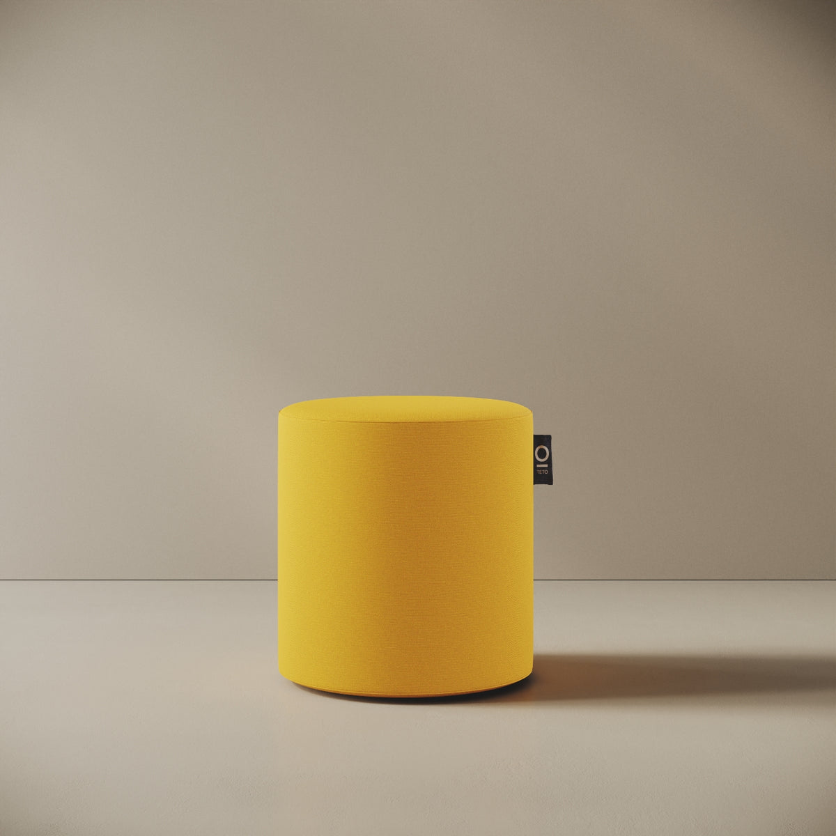 Pouf Comodo giallo taglia S Ø 47 × H 47 cm, vista frontale — rivestimento in tessuto acrilico idrorepellente e antimacchia