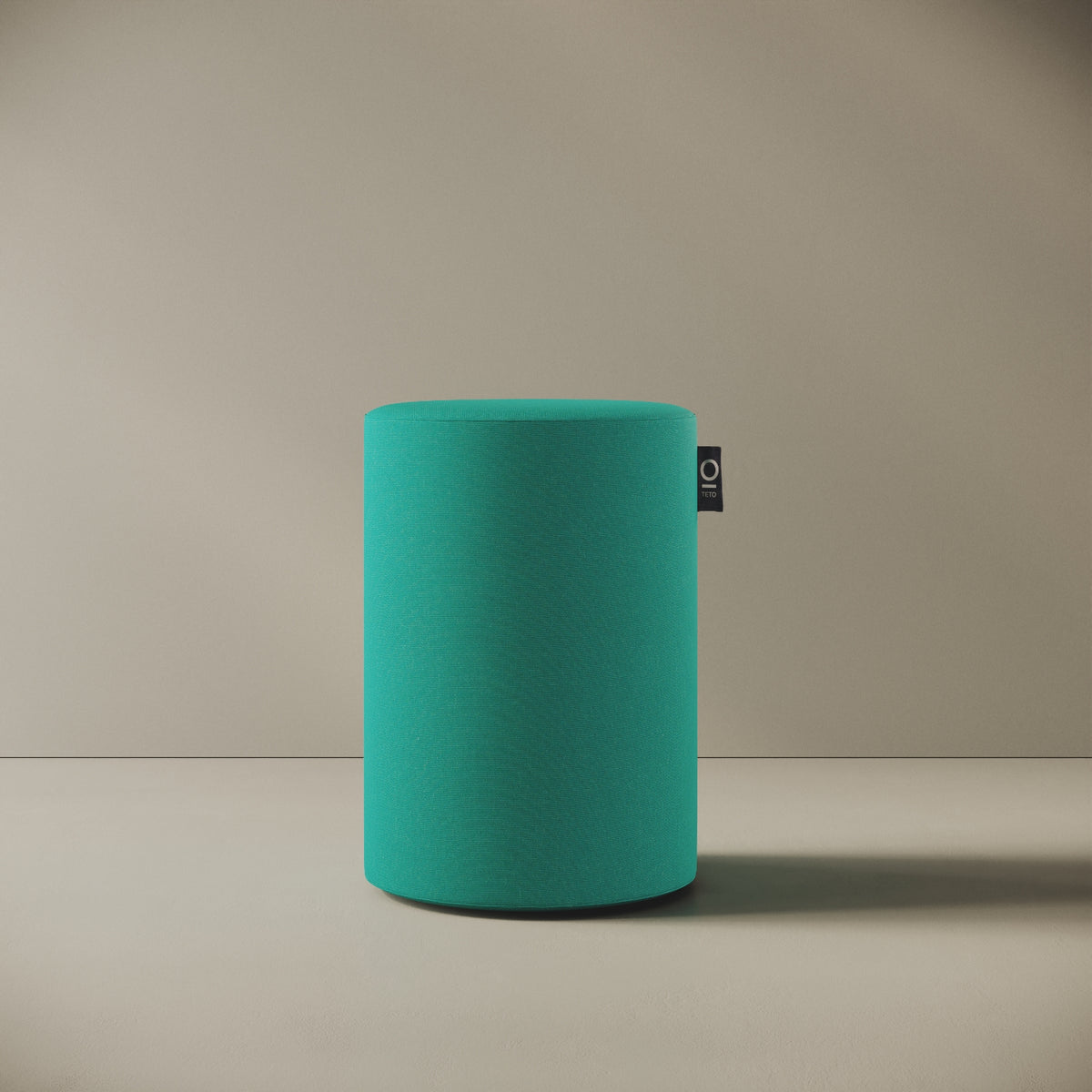 Pouf Comodo turchese taglia M Ø 47 × H 70 cm, vista frontale — rivestimento in tessuto acrilico idrorepellente e antimacchia