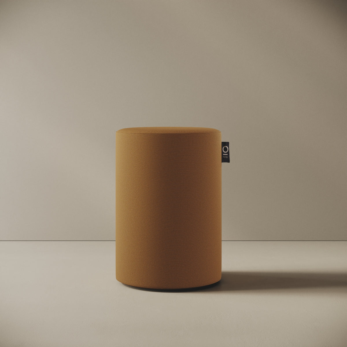 Pouf Comodo tabacco taglia M Ø 47 × H 70 cm, vista frontale — rivestimento in tessuto acrilico idrorepellente e antimacchia