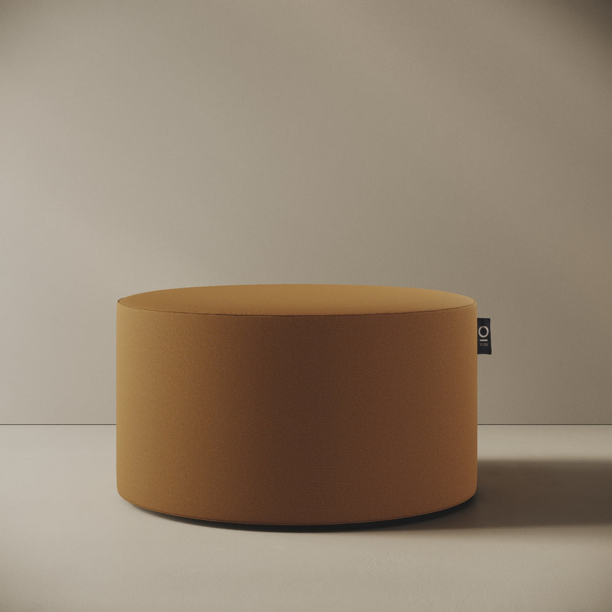 Pouf Comodo tabacco taglia L Ø 90 × H 47 cm, vista frontale — rivestimento in tessuto acrilico idrorepellente e antimacchia