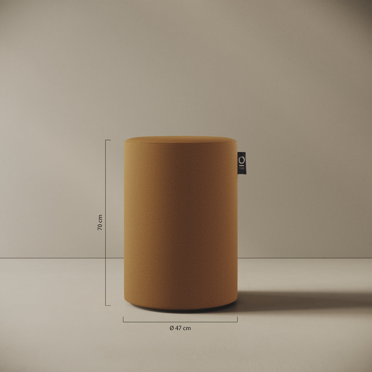 Pouf Comodo tabacco taglia M Ø 47 × H 70 cm — dettaglio del rivestimento in tessuto acrilico e delle cuciture rinforzate