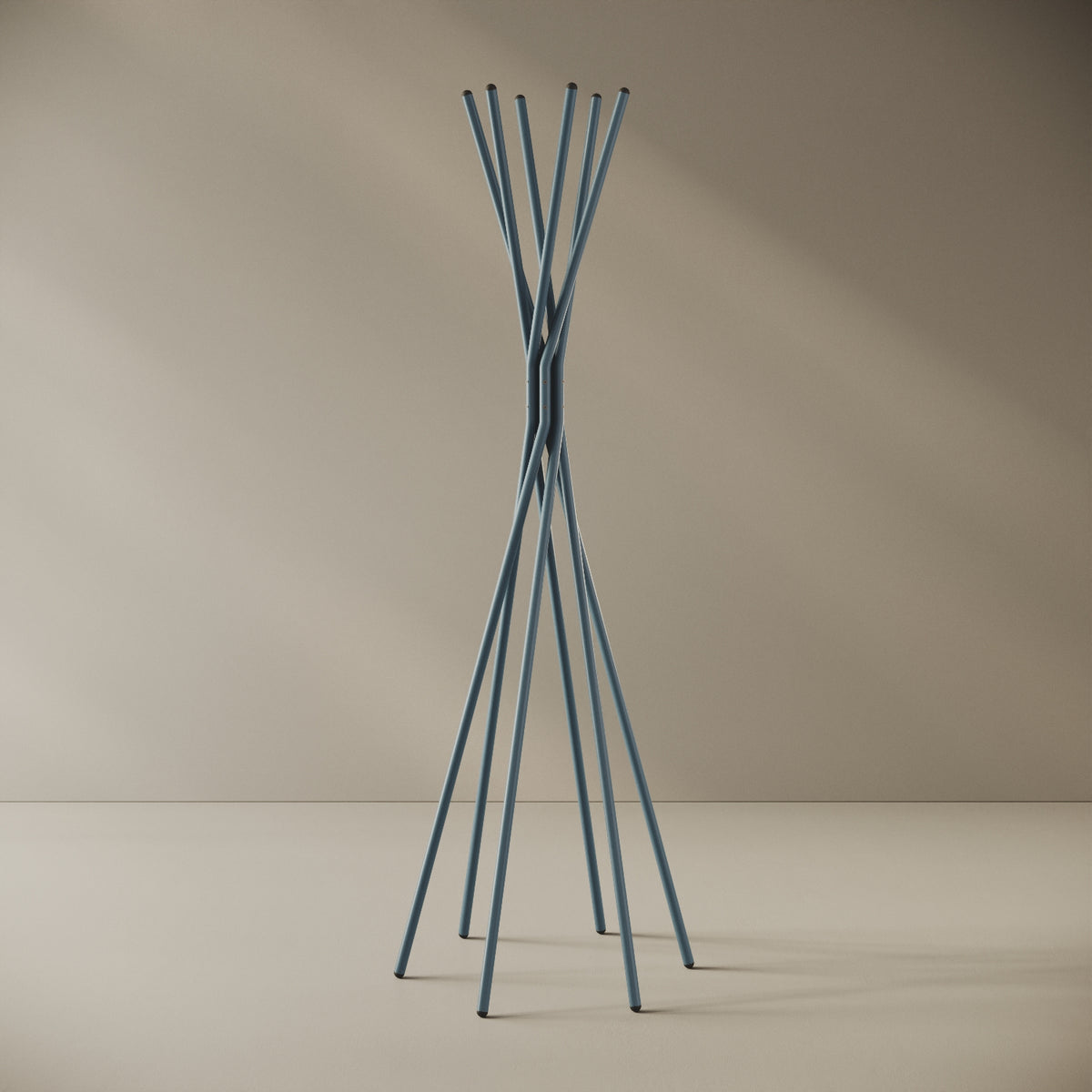 Appendiabiti a terra Tree blu, vista frontale — ferro verniciato a polveri epossipoliestere, struttura ad albero h 177 cm, base Ø 60 cm con 6 bracci portaoggetti
