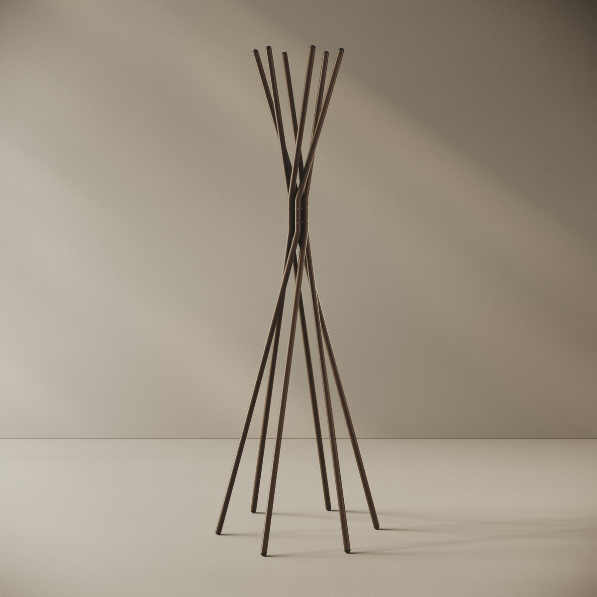 Appendiabiti a terra Tree tabacco, vista frontale — ferro verniciato a polveri epossipoliestere, struttura ad albero h 177 cm, base Ø 60 cm con 6 bracci portaoggetti