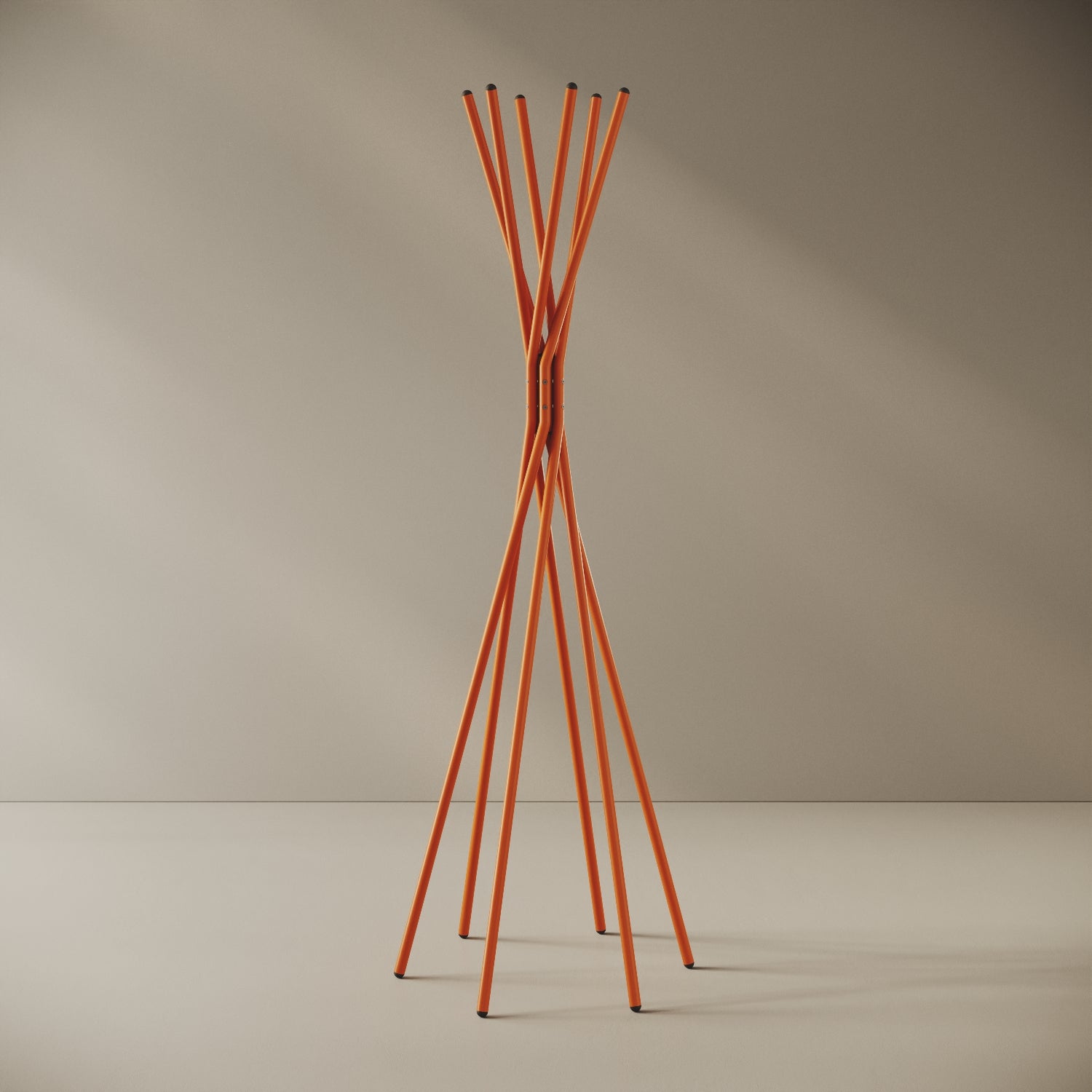 Appendiabiti a terra Tree arancione, vista frontale — ferro verniciato a polveri epossipoliestere, struttura ad albero h 177 cm, base Ø 60 cm con 6 bracci portaoggetti