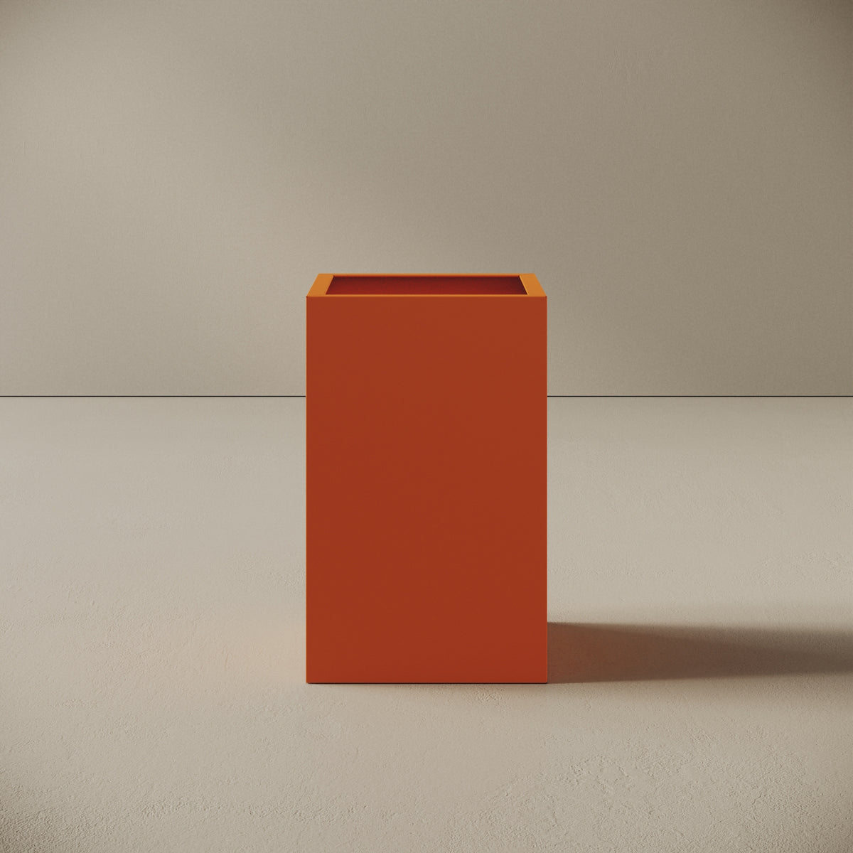 Cestino ALL in metallo arancione, vista frontale — struttura in lamiera verniciata a polvere arancione, design minimal per scrivania o ufficio
