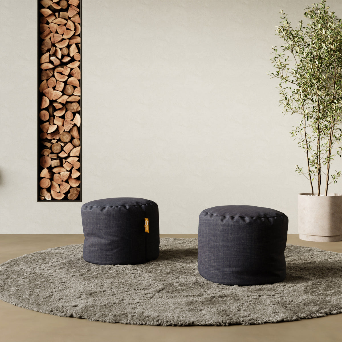 Pouf Adapto jeans in contesto living — abbinamento con divano e tappeto moderno