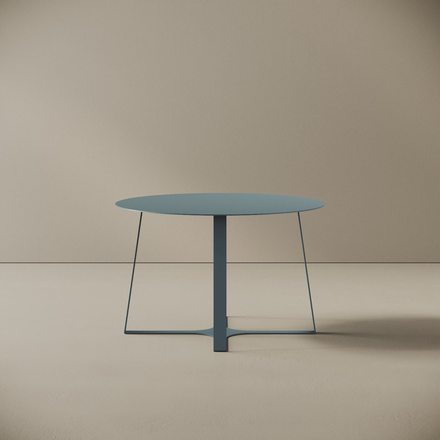Tavolino da caffè Japan blu S, vista frontale – ferro verniciato a polvere epossidica, piano Ø35 cm, h 40 cm