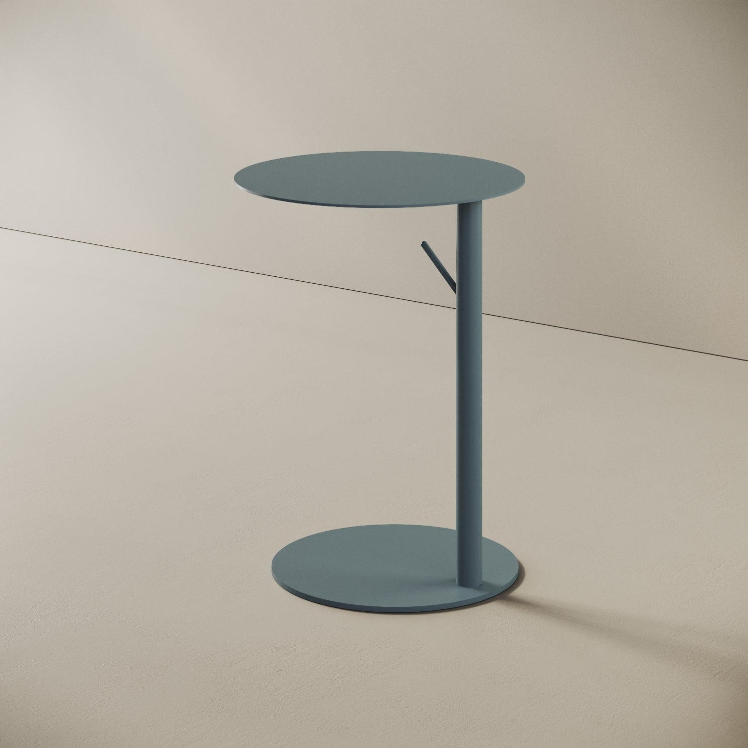 Tavolino Italia rotondo blu, vista laterale — dettaglio gambe in metallo e base Ø 38 cm